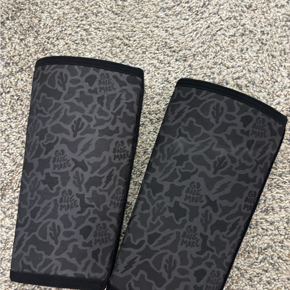 BPN Go One More X Mark Bell Knee Sleeves Size Small